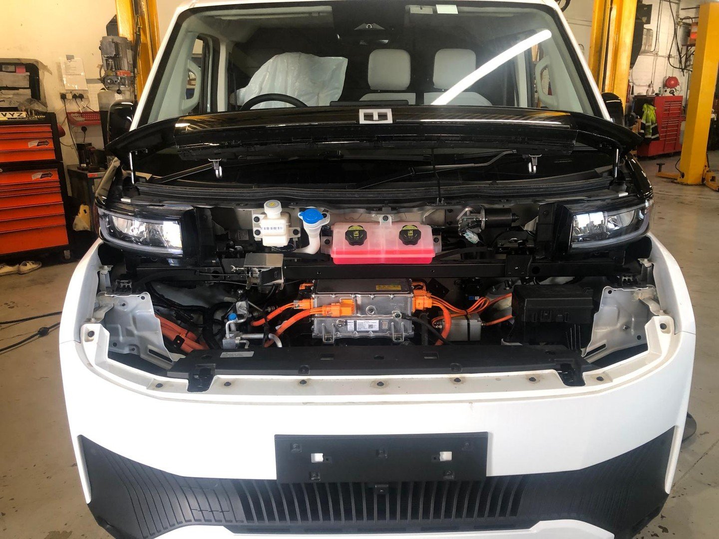 🚚 Continuing our closer look at the #Farizon SV, it&rsquo;s the practical details that really stand out when you spend time around the vehicle.

Daily checks are made easy, with clear and accessible points designed to help drivers quickly carry out 