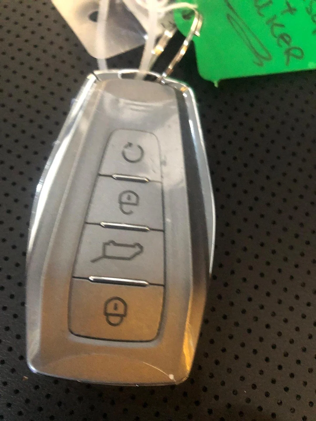 🚐 We&rsquo;re wrapping up our Farizon SV feature series with some of the standout technologies that make a real difference day to day.

The keyless ignition and good-sized key fobs make access simple and practical...no more fumbling around when you&