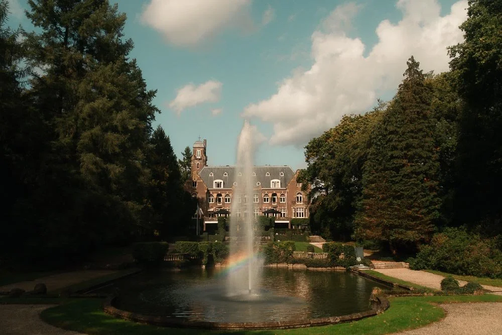 Kasteel De Hooge Vuursche met fontein en landgoed in Baarn