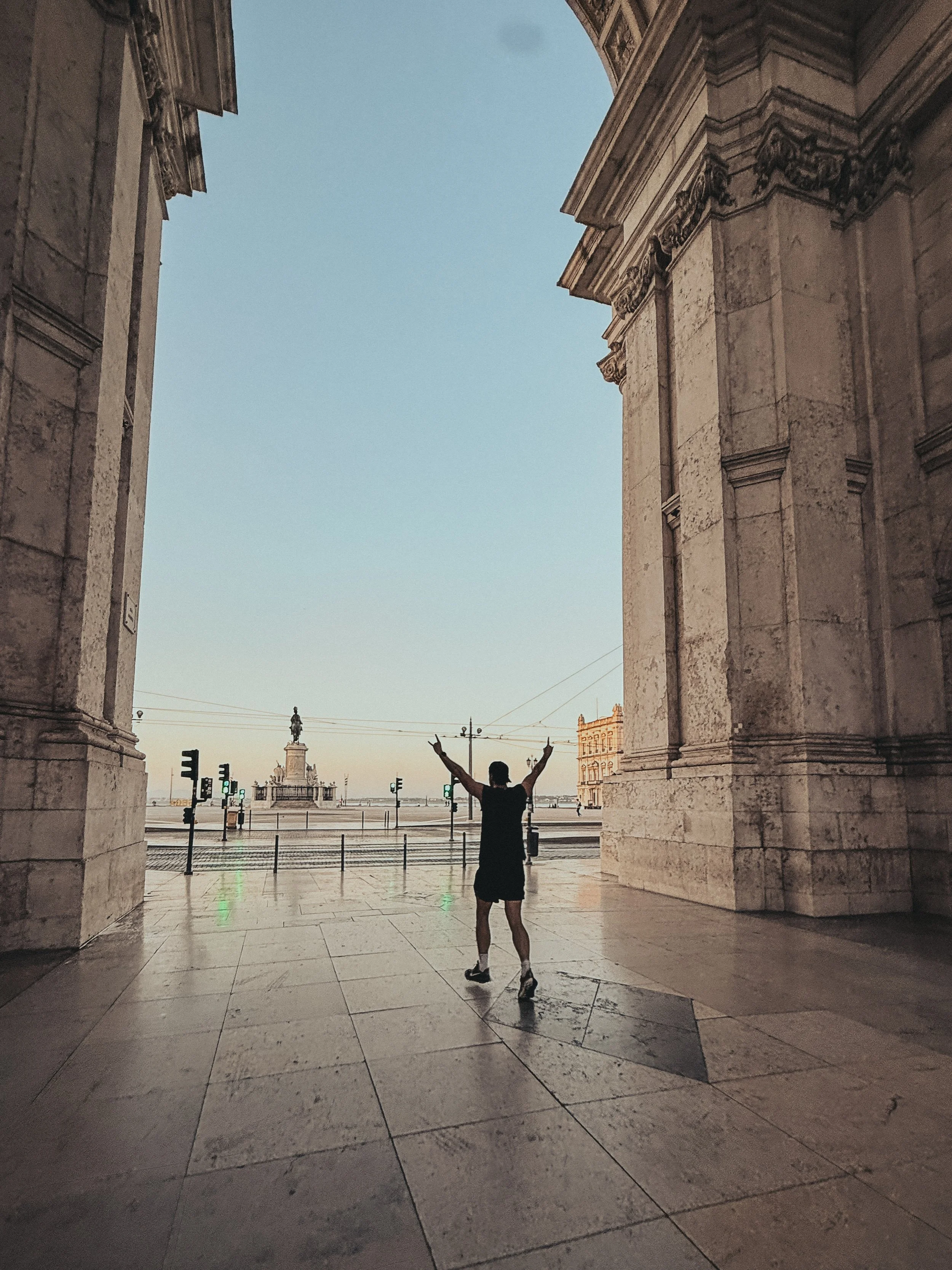 From 6 AM runs to 6 AM bar nights.🏃🍺
⠀⠀⠀⠀⠀⠀⠀⠀⠀
A little break in front of the camera with the boys during the busy wedding season.
⠀⠀⠀⠀⠀⠀⠀⠀⠀
#lisboa #mannenwekend #6amrun #boyswillbeboys