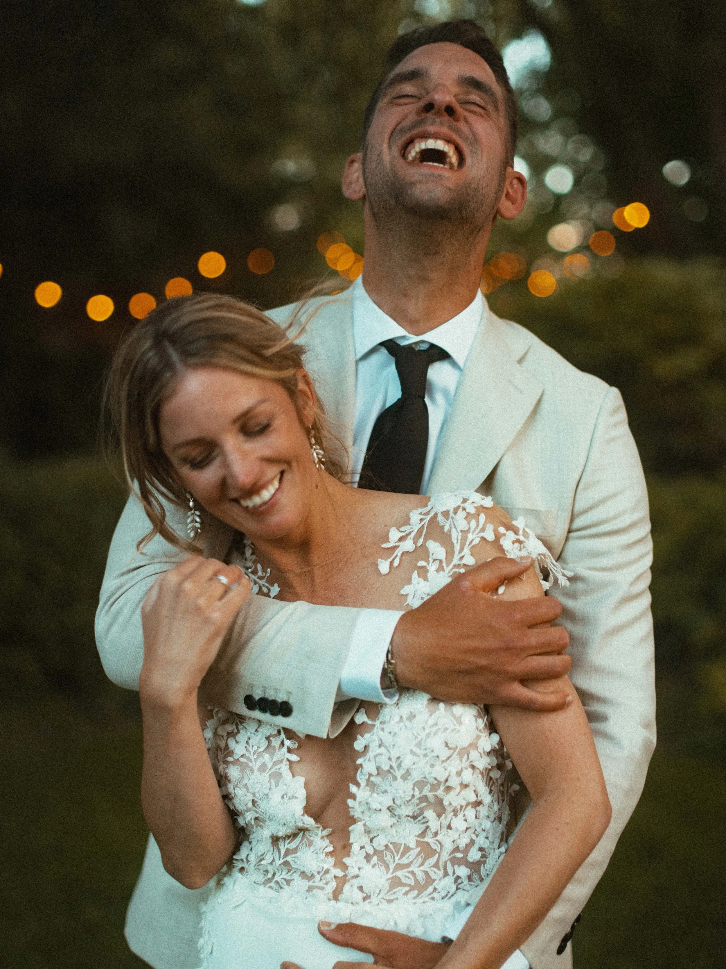 The 2026 wedding season is in full swing, but we had to make a quick pit stop for the anniversary of these two lovebirds @freekwillemz and @dianantonis
A few years ago, I had the honour of photographing and filming their wedding at the beautiful Land