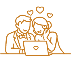 Echtpaar kijkt samen naar laptop met hartjes eromheen.