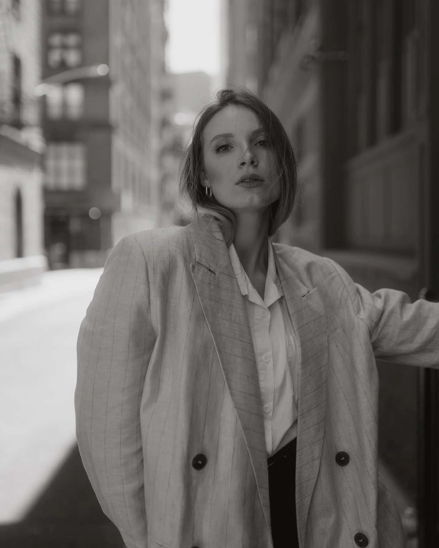 new york photoshoot with @annaa_bronner🗽🏙️ 

#commercialphotography #productphotography #businessphotography #commercialshoot #brandingphotography #viennaphotographer #austrianphotographer #igersvienna #discoveraustria #creativephotography #photogr