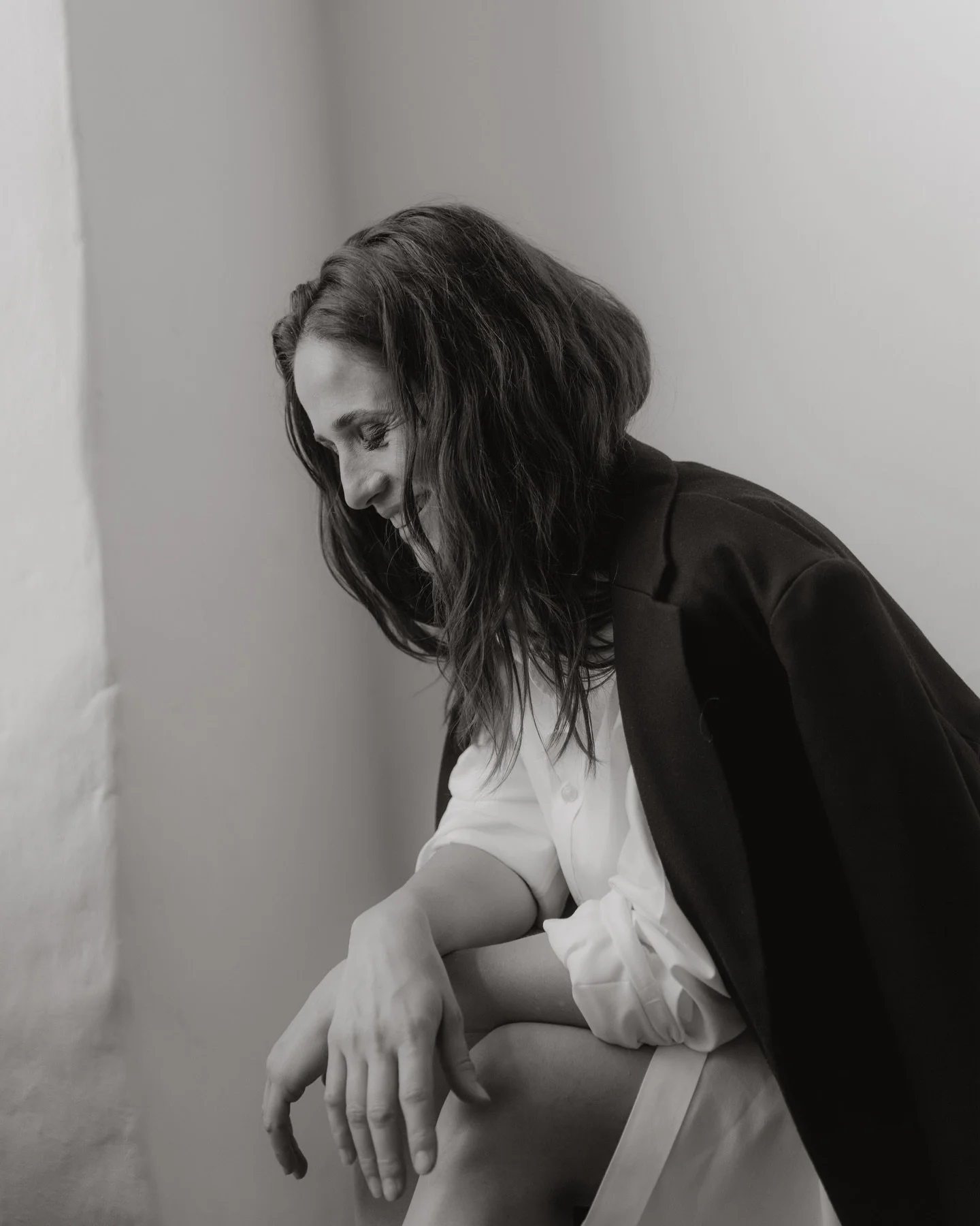 in the mood for moody portraits? 🌪️ 
makeup &amp; hair by @janag.makeup