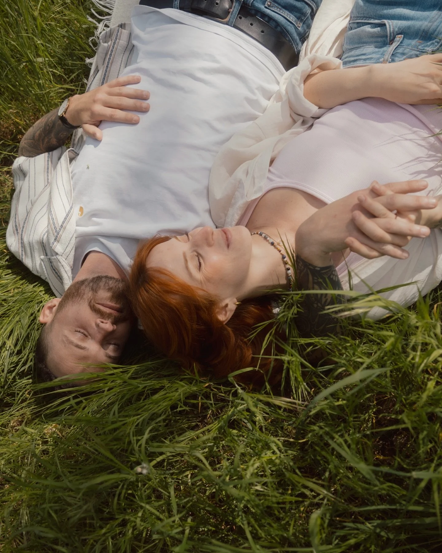 L &amp; B 💛

the best couple photos don&rsquo;t happen when people are trying to look good. facts ⚡️
they happen when people forget the camera is there. 

that&rsquo;s the whole job, honestly - create enough comfort that the real stuff comes through