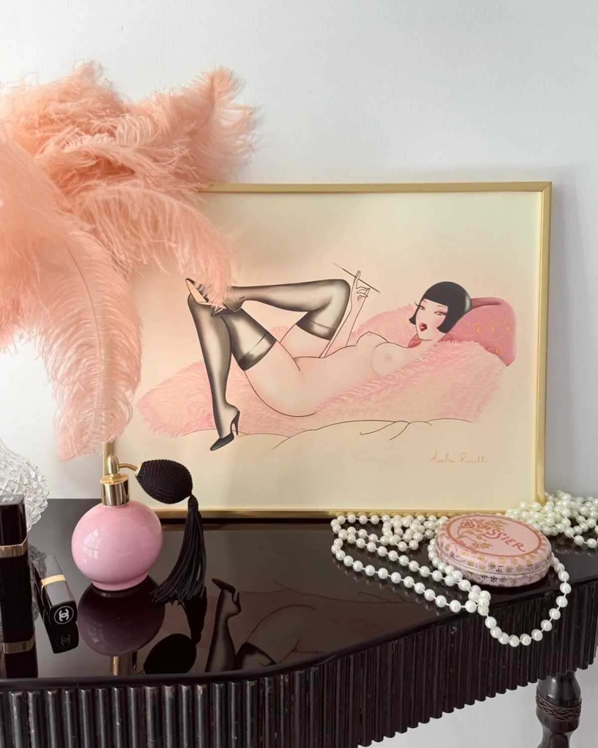 &ldquo;Venus in Pink Furs&rdquo;
From Madame Dabi&rsquo;s Atelier, where every line celebrates feminine elegance and desire.

#madamedabi #madamedabiboudoir #boudoirart #madamedabiart #frenchillustration #artdecoillustration #feminineart #luxuryillus