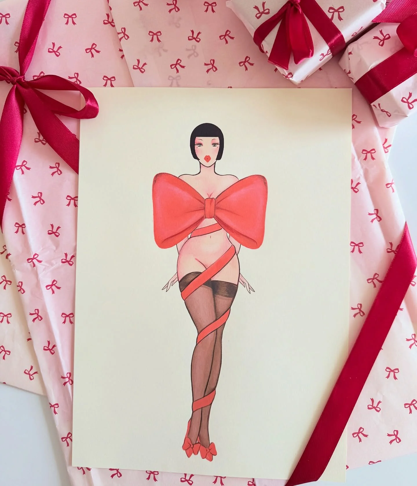 The season of illustrated gifts begins🎁
Discover the art of Madame Dabi via link in bio to adorn your home and boudoir. Enjoy the complimentary free shipping for all orders over 100&euro; and the exclusive A5 print &ldquo;Madame Bow&rdquo; for all o