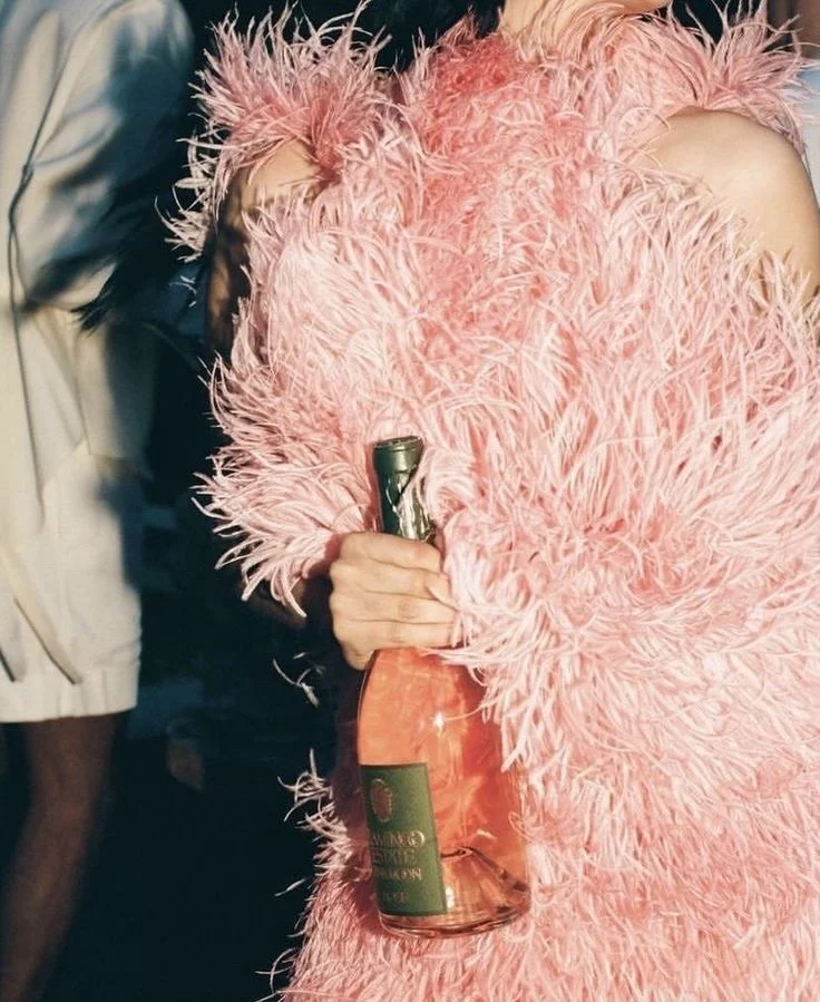 End of the year mood loading 🍾
#madamedabi #madamedabiboudoir #champagnemood