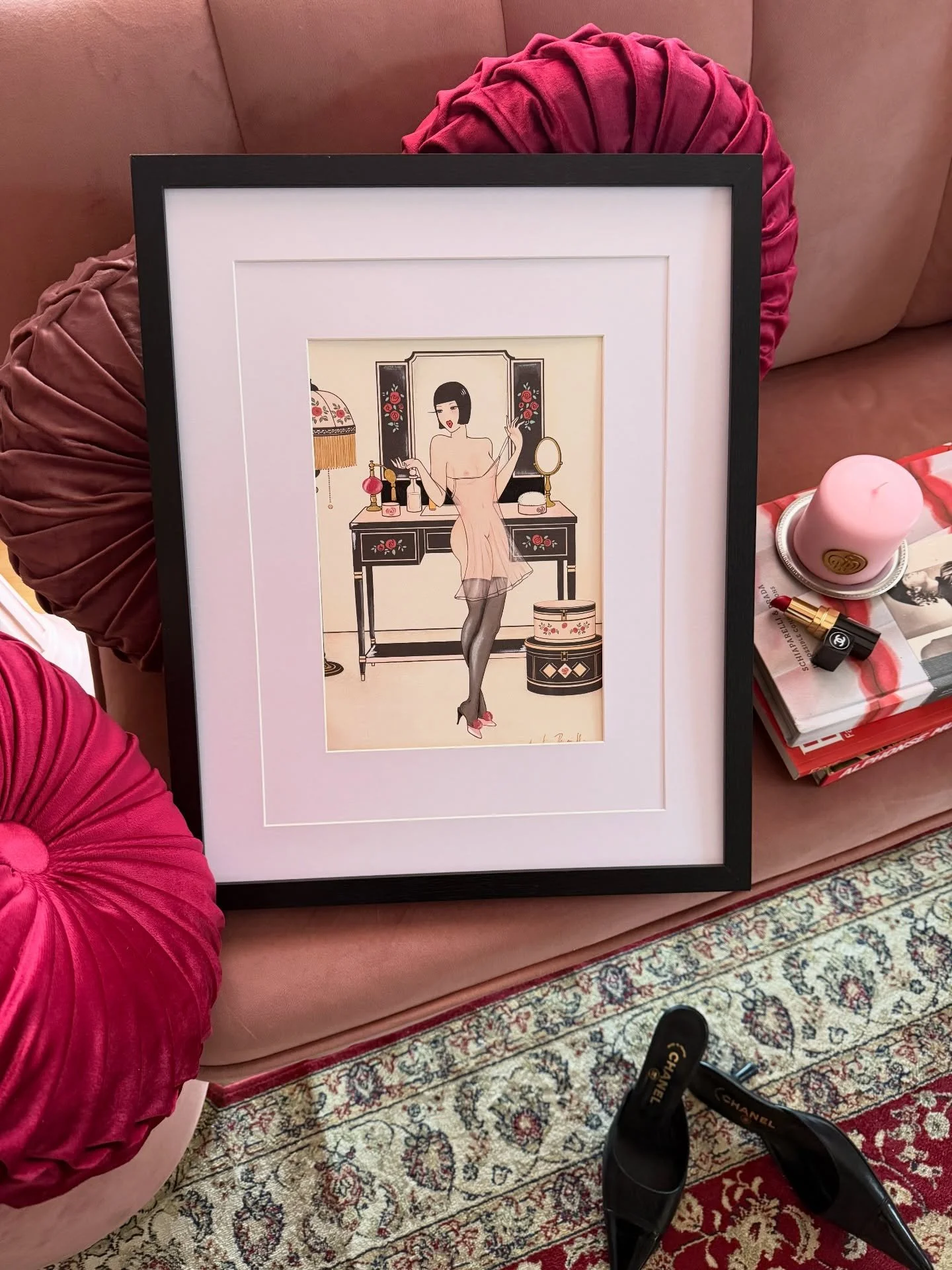 The boudoir is a personal temple. 
I choose what to wear or wear only a string of pearls. 
Seduced by myself in the mirror: not vanity but awareness.

Two Original Artworks available in the boutique💌

#selflove #boudoir #femininity #madamedabi #vale