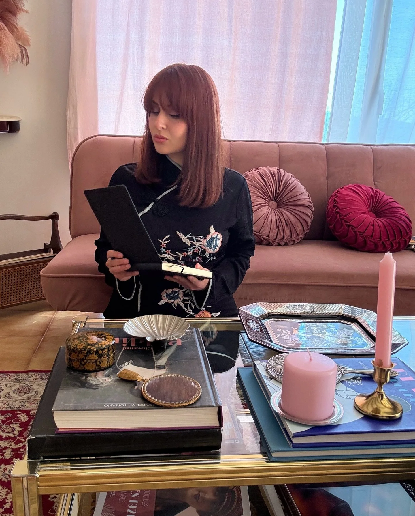 Details of this week 🎀
#artiststudios #maximalisthome #madamedabi #vintageillustration #femaleartist