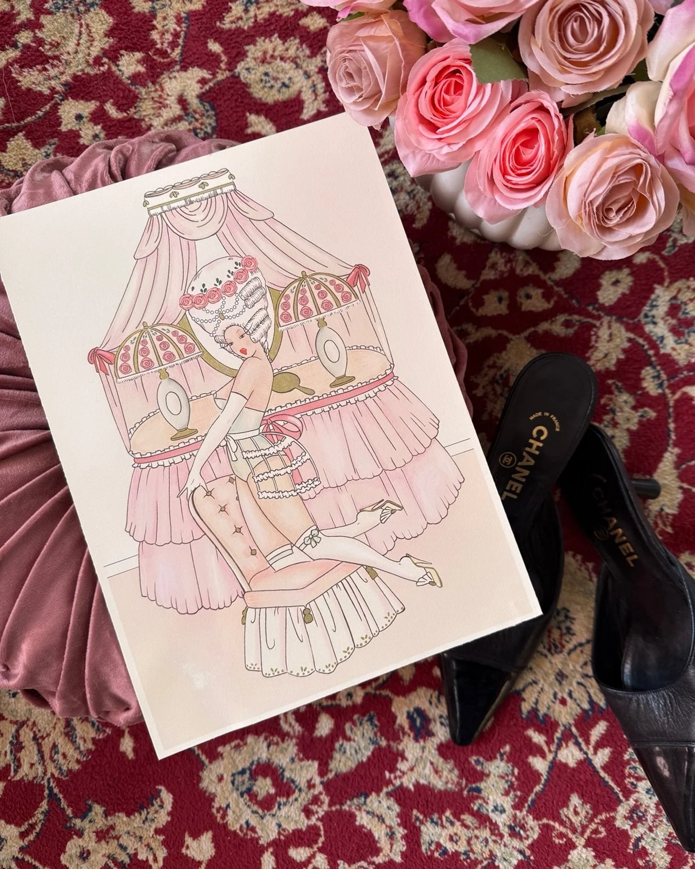 A touch of rococ&ograve; 🎀
#madamedabi #rococ&ograve; #marieantoinettestyle #rococofashion #boudoirinspo