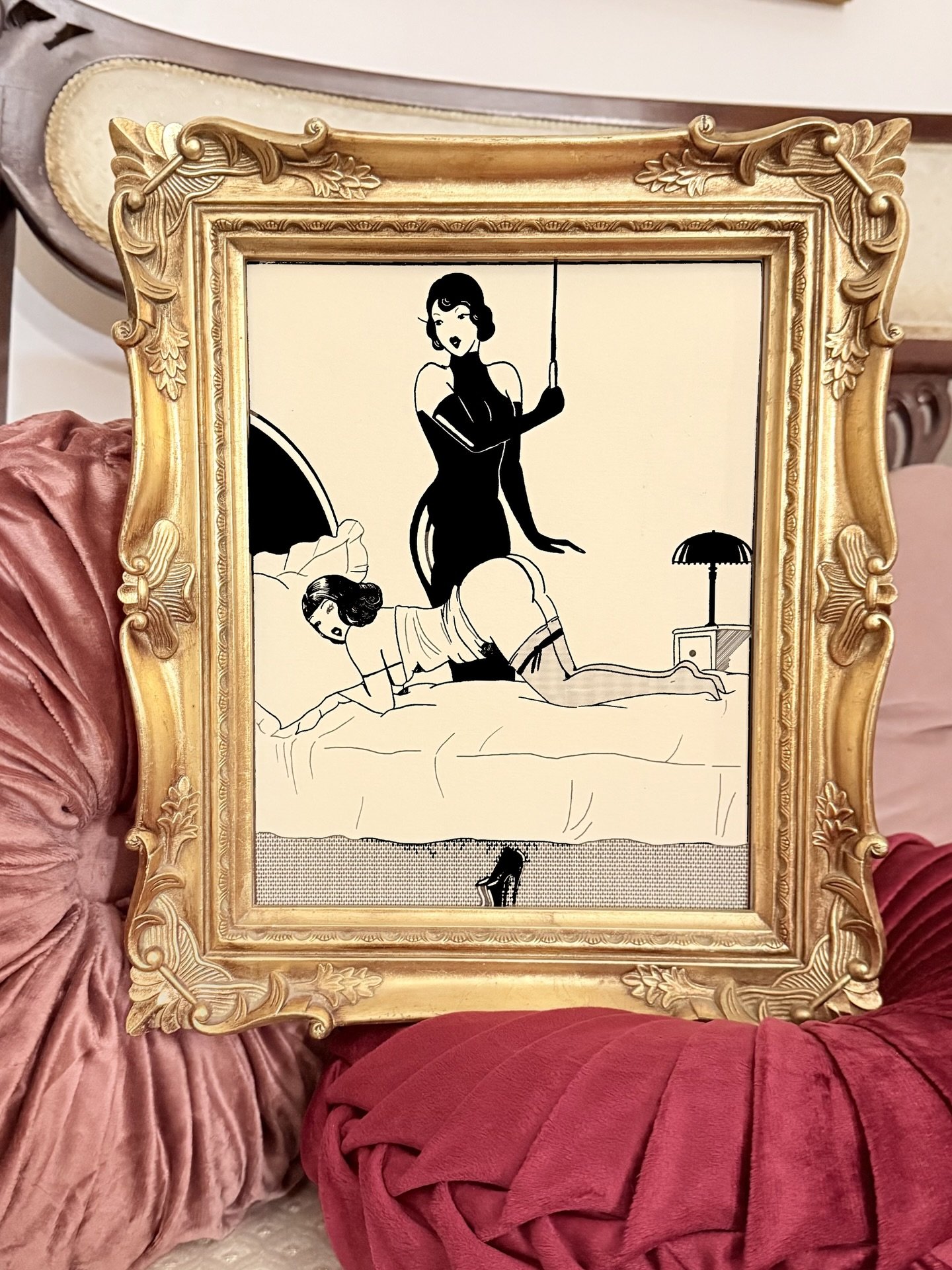 Boudoir atmosphere
#madamedabi #vintageboudoir #vintageillustration #homedecoration #boudoirinspiration