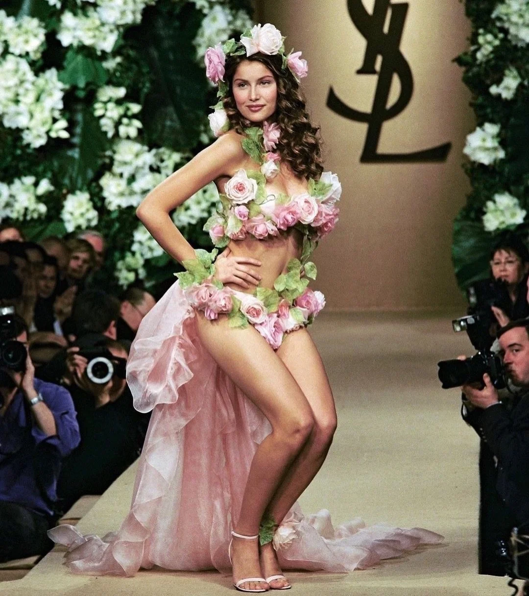 A spring weekend moodboard 🌸
#madamedabi #vintagespring #femininevibes #vintagefashion #roseslover