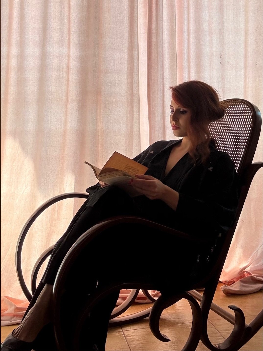 A beautiful afternoon light&hellip;💋

#womanartist #womanart #slowliving #selflove #artistlifestyle