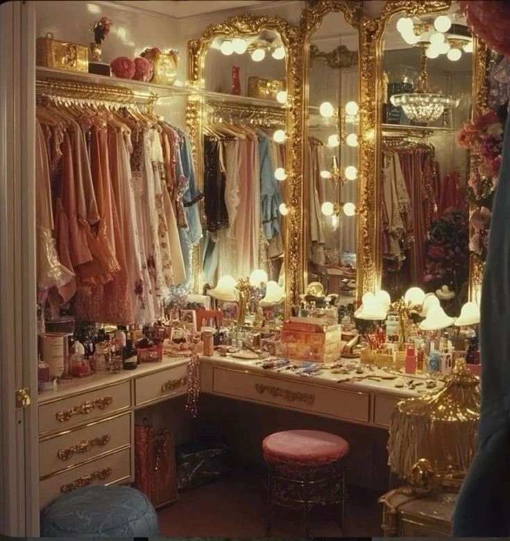 hyper-feminine-vintage-boudoir.jpg