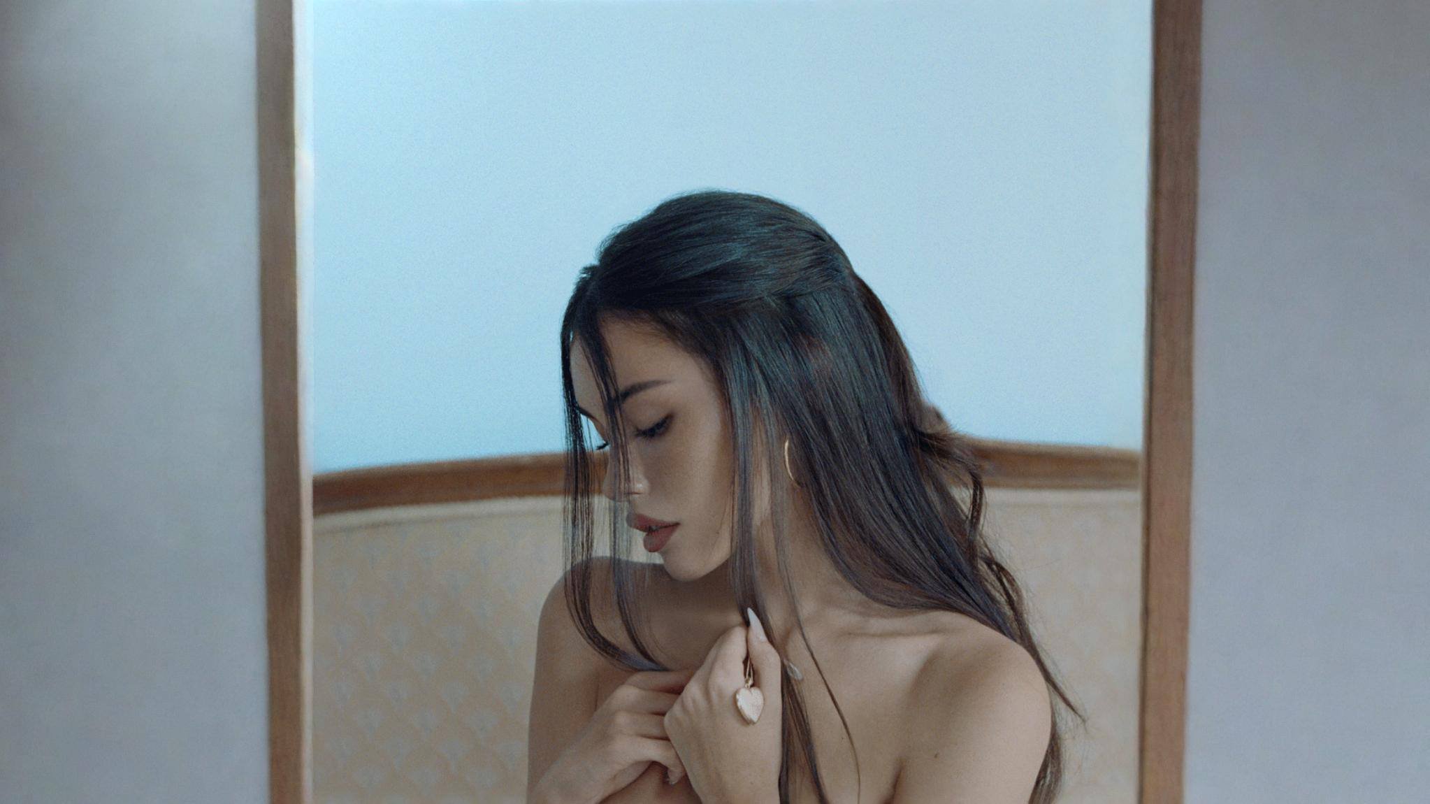 Madison Beer - Locket