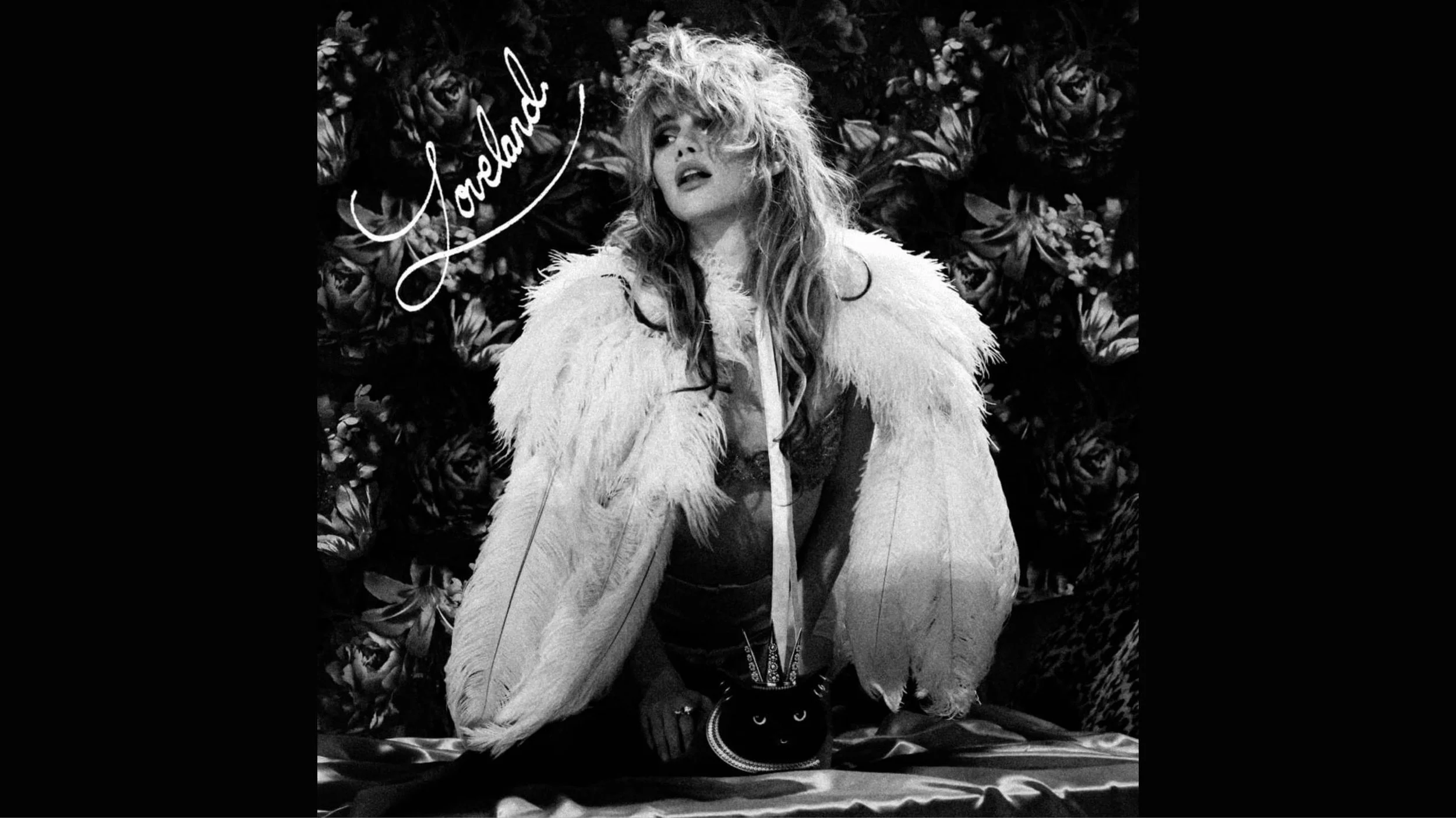Suki Waterhouse - Loveland