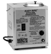 Ethylengenerator mit der Aufschrift "Easy Ripe" für die Fruchtnachreifung. Die Vorderseite zeigt Bedienungsanweisungen und Sicherheitshinweise. Hergestellt von Catalytic Generators, Inc.