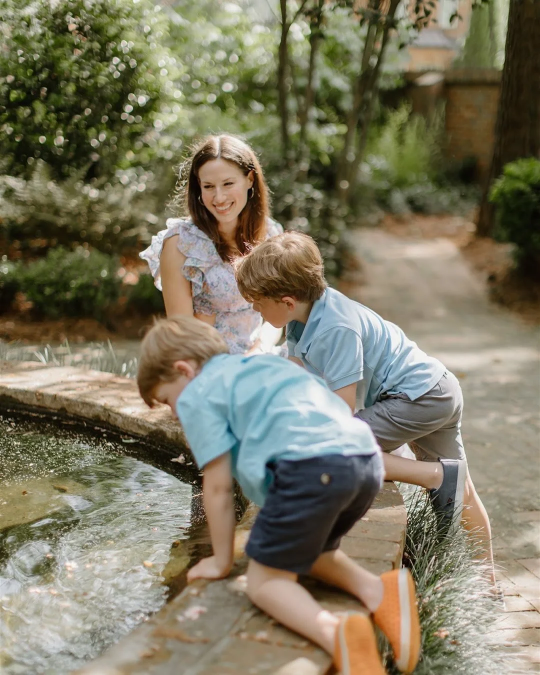 Spring Minis are back!!!!!!
I had such a lovely time last year that I&rsquo;m bringing them back another year 🌼 I&rsquo;m in talks with securing final dates/locations based on blooms! These are more limited than fall minis (due to my wedding schedul