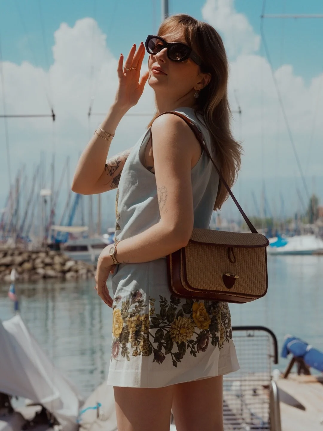 Parisian style has captured our imagination for decades.

There is something endlessly appealing about its simplicity, elegance, and refusal to look like it tried too hard.

What I love about @sezane are the pieces that take that foundation and softe