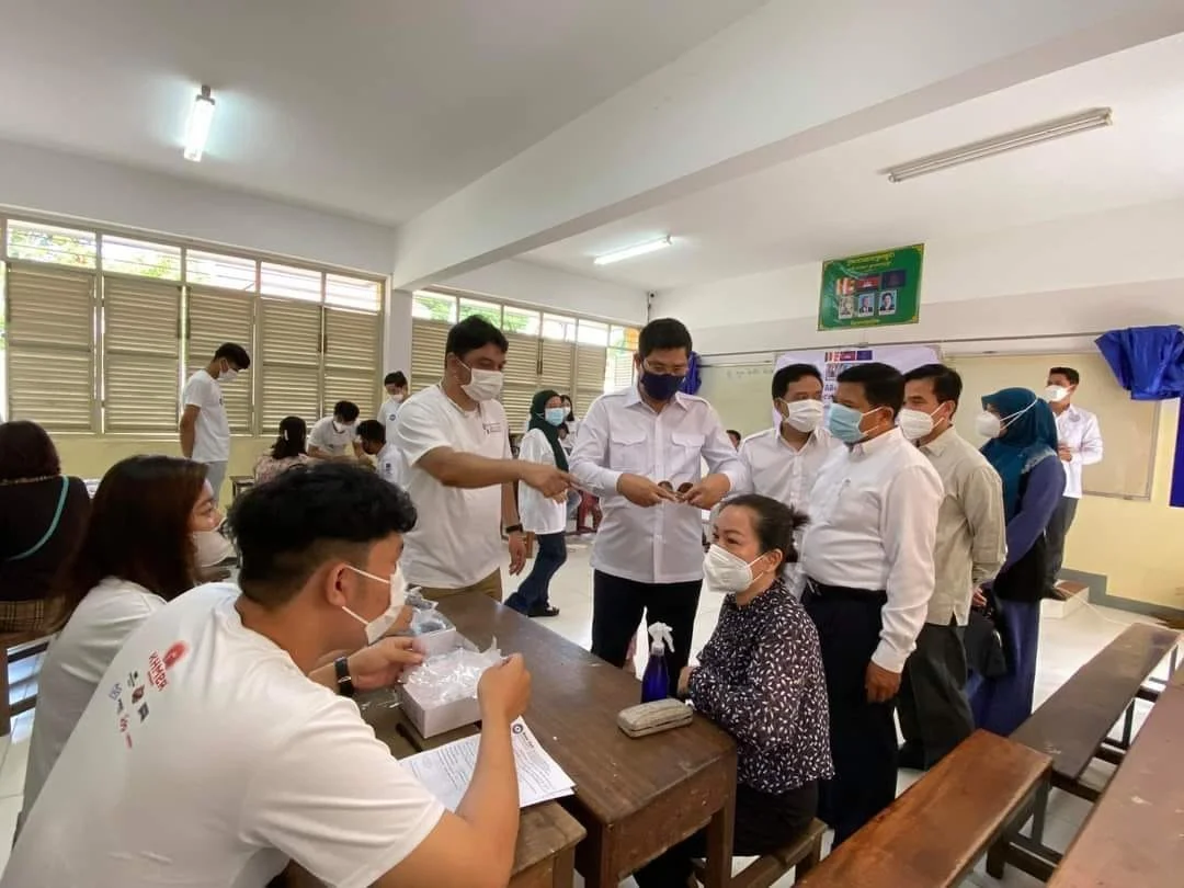 LSO In Corporation With Khmer Sight Foundation (KSF) Organized Eye And Health Checkup For Free of Charge At Hun Sen Chamroeun Cheat Secondary School and Russey Keo High School