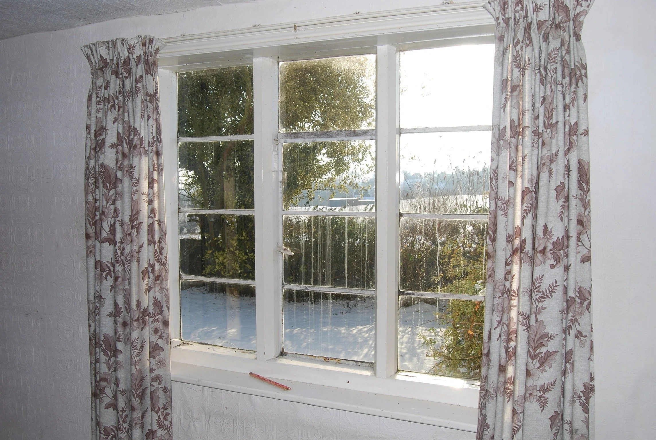 redford-farm-stays-ludlow-countryside-farmhouse-restoration-bedroom-window.jpeg