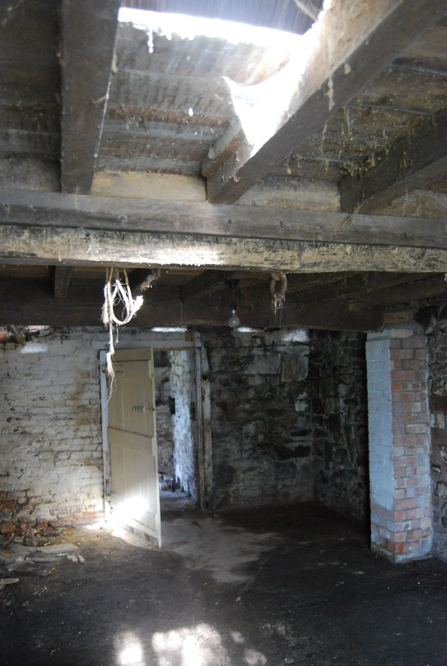 redford-farm-stays-ludlow-countryside-farmhouse-restoration-downstairs.jpeg