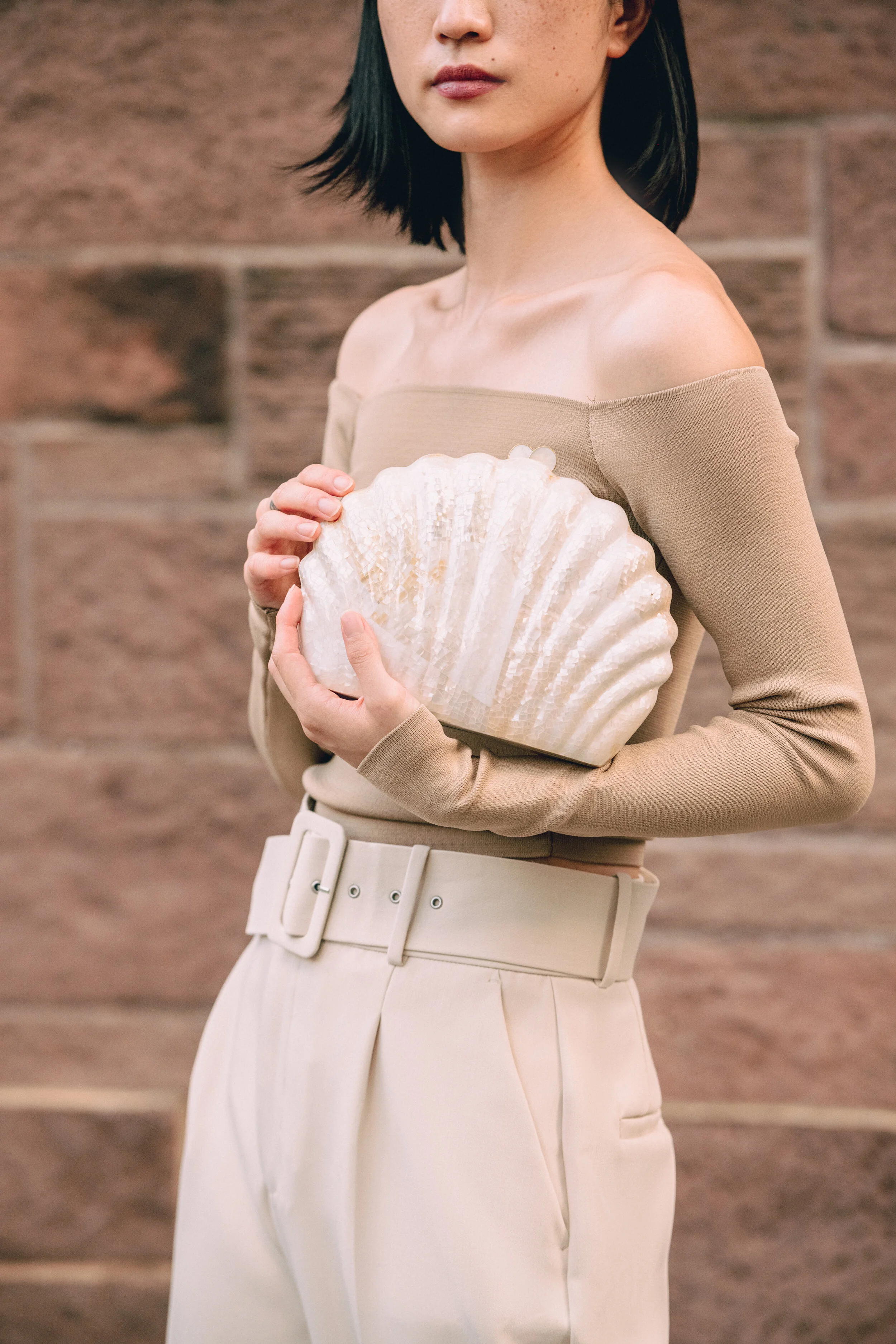 VENUS Clam Shell Minaudière - White