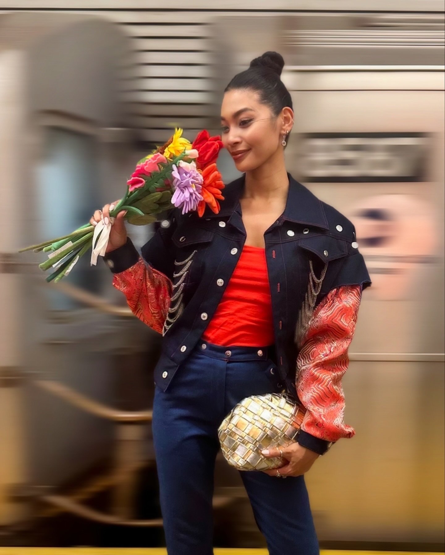 #canitellyou she&rsquo;s a New York City girl. @ayabesamis taking the subway wearing her own design and her namesake #ayaframeclutch in gold and silver handwoven leather. You&rsquo;d be surprised how capacious this clutch is. 
/ 😙💐🚊
.
.
.
#stopand