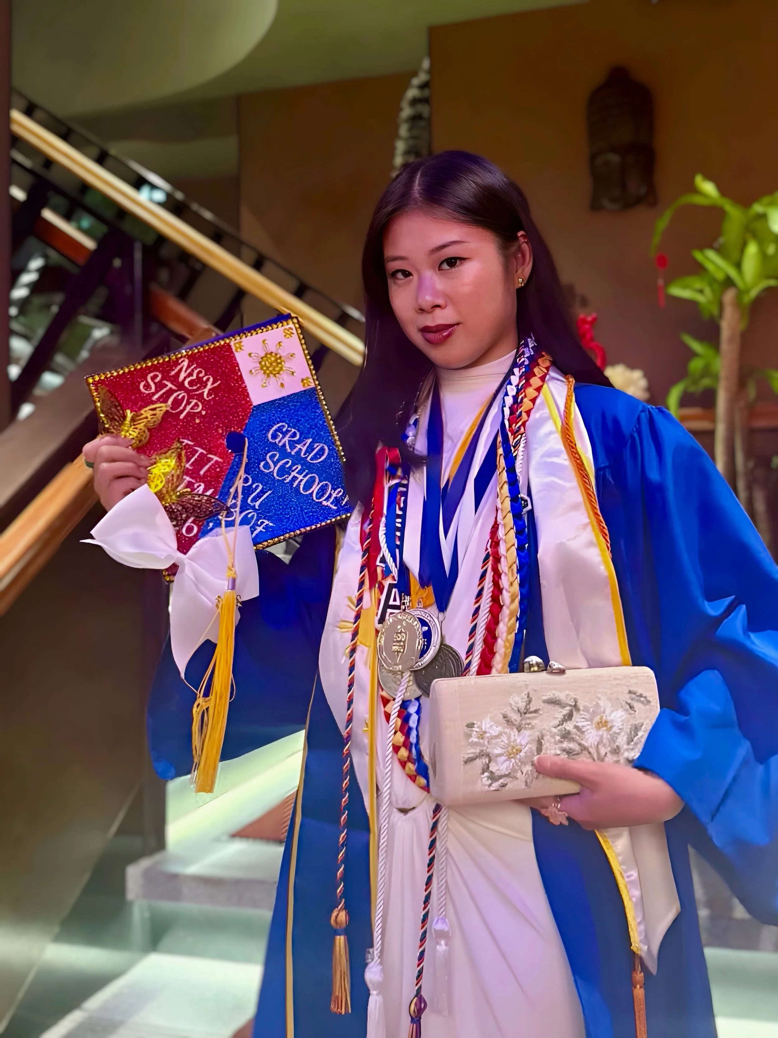 #canitellyou proud to be Pinoy. 🇵🇭 
Congratulations to Gherese Felipe @eserehg on graduating from @fitnyc and for wearing her beautiful hand-embroidered #alessandraclutch as a nod to her Filipino heritage and pride. What an honor that she chose to 