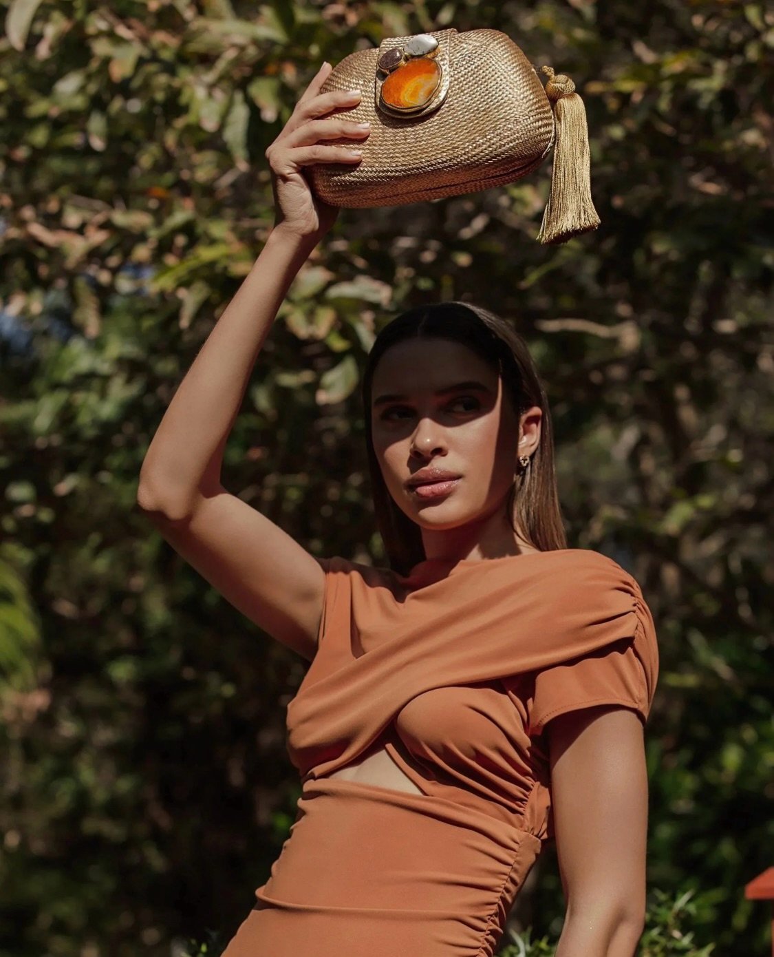 #canitellyou Summer is still in season. ☀️There are still places to go, dinners to linger over, and warm nights ahead.

The TAMU clutch is crafted from handwoven gold buntal with a flap closure embellished with semi-precioius stones set in brass. The