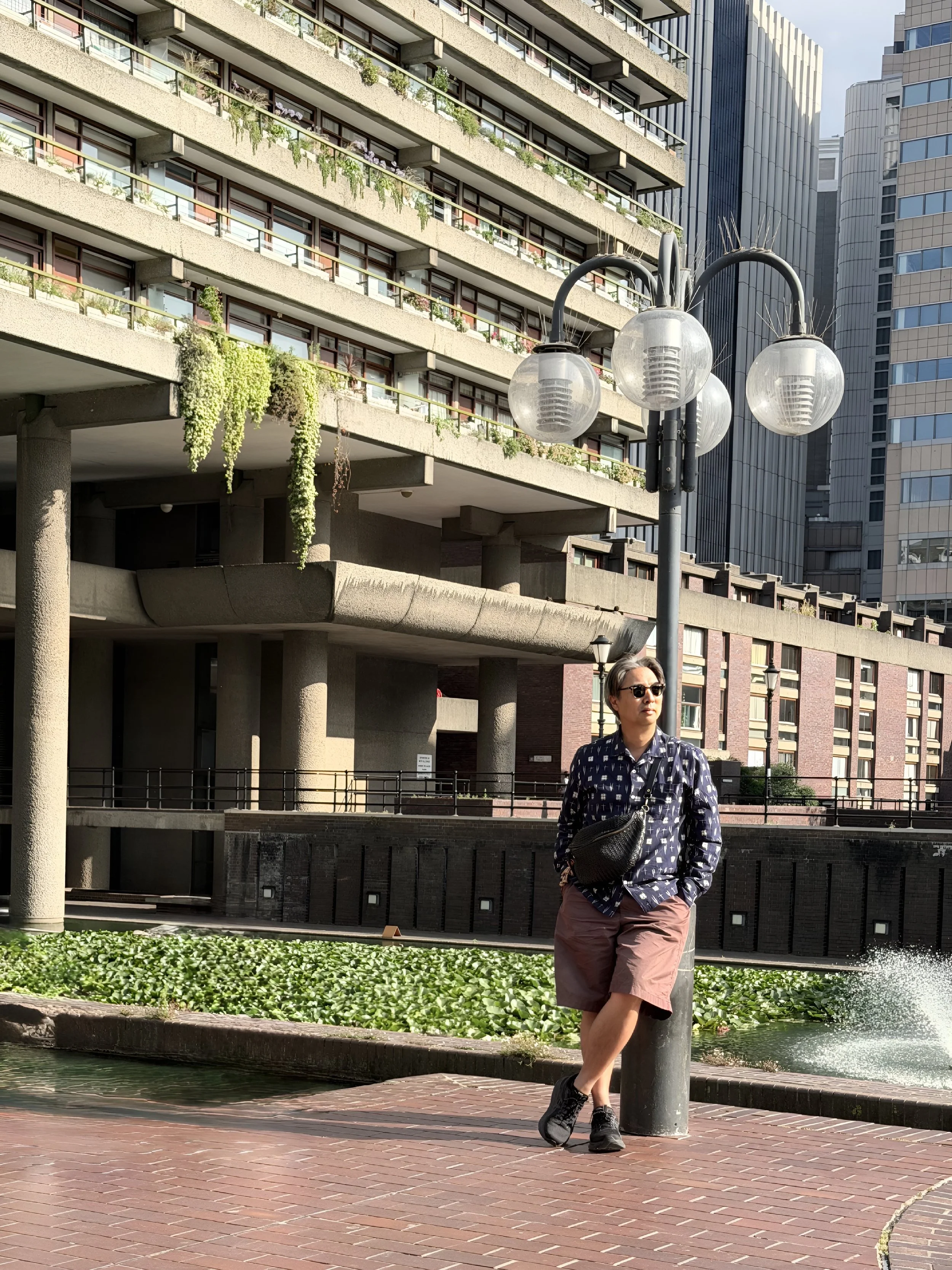 #CanITellYou&hellip; to be brutally honest, I love Brutalist architecture.
And one of the greatest examples of it is right here in London: The Barbican Centre&mdash;a masterpiece of urban design.
Designed by architects Chamberlin, Powell and Bon, the