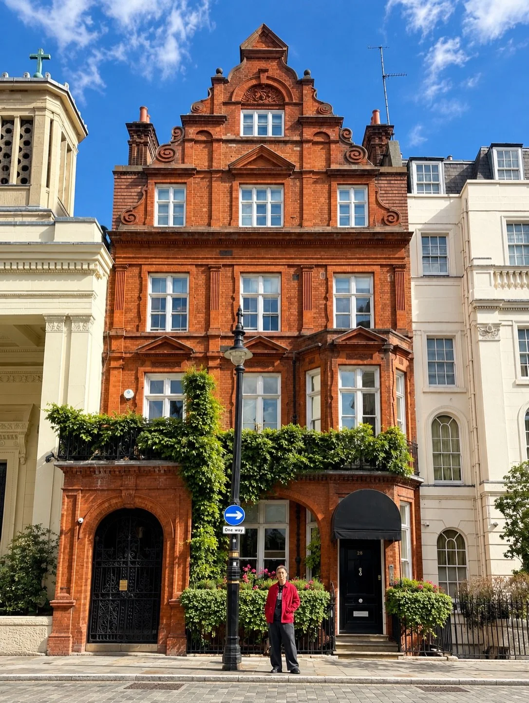 #CanITellYou&hellip; London, it&rsquo;s been a minute.
Afternoon tea with the gorgeous writer-director Neetu Singh at my forever favorite The Wolseley, brekkie at the elegant Claridge&rsquo;s, with Jovy Rabelas, then an fun afternoon with Karen and S