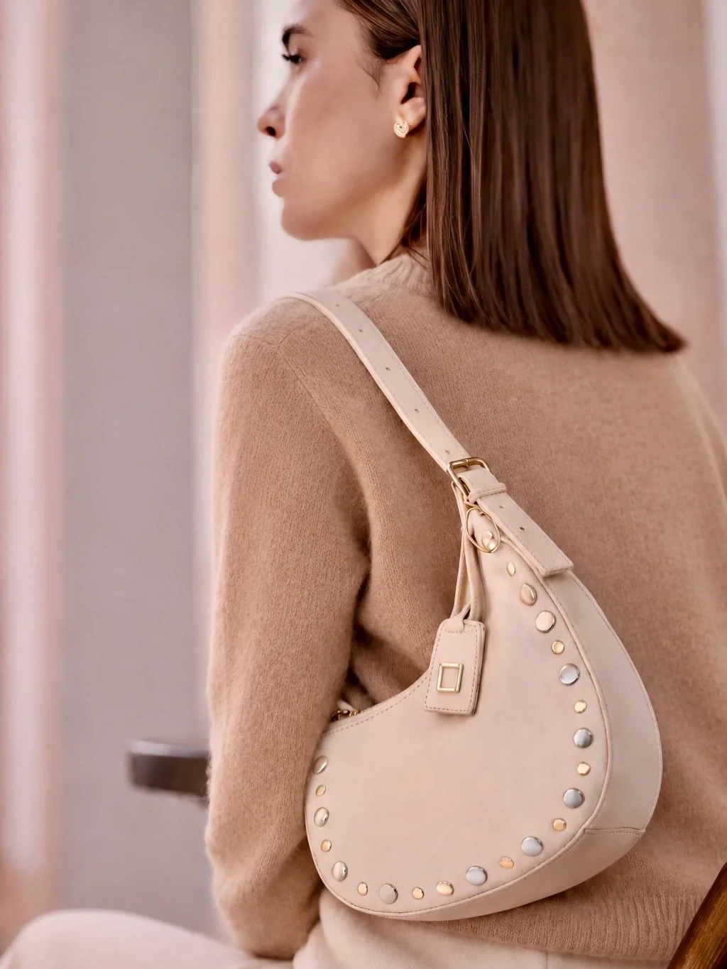 #canitellyou&hellip; she&rsquo;s understated, but never unnoticed. ✨

Meet the #JanetHobo in cream. The perfect wardrobe refresh for the season. Soft, sculptural, and effortlessly chic, its creamy neutral tone brings a fresh perspective to autumn dre