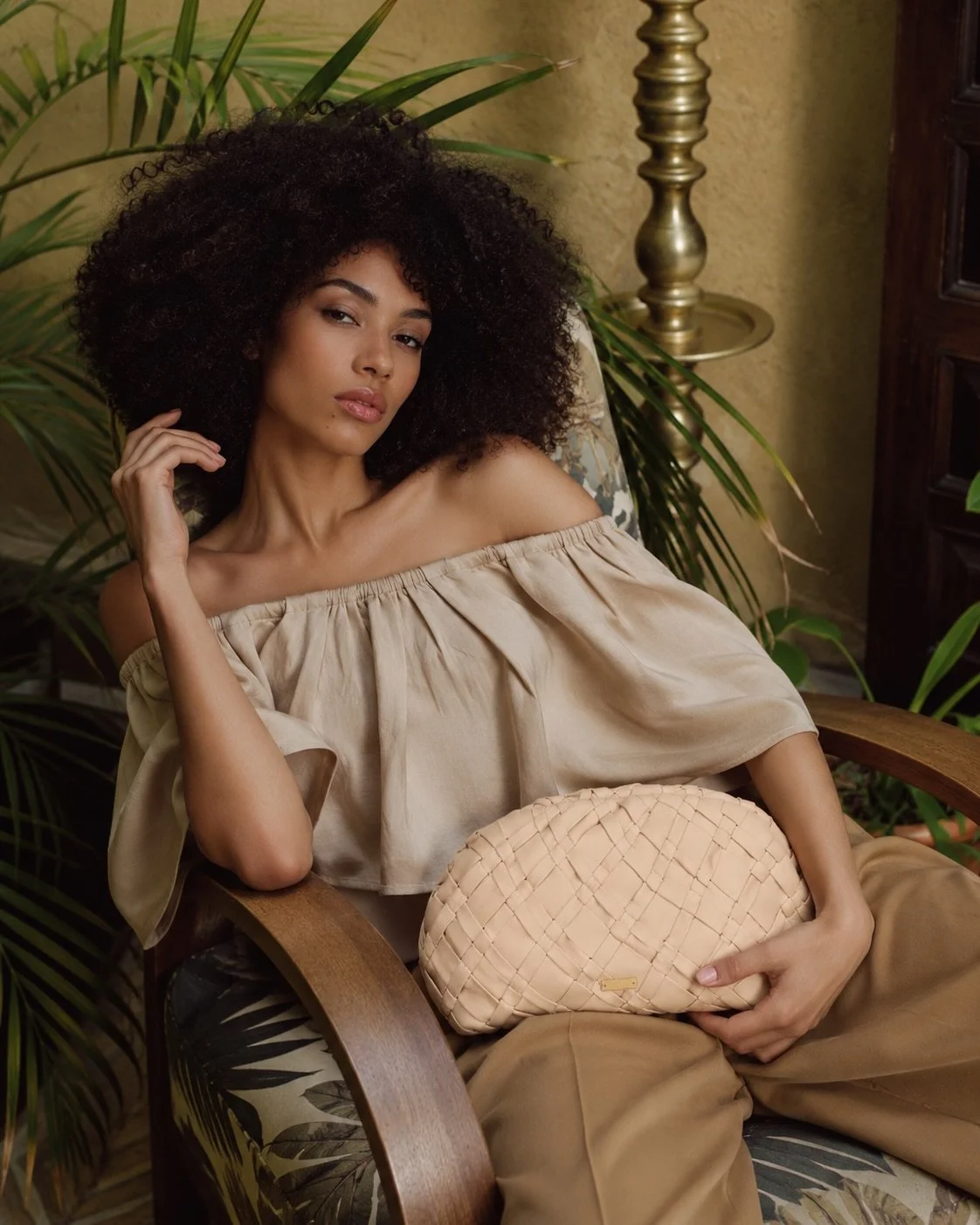#canitellyou... texture is the new statement.
Meet AYA in Buff. 
Soft, supple handwoven leather, an effortlessly relaxed silhouette, and a warm neutral hue that goes with just about everything.
There&rsquo;s something undeniably chic about a bag that