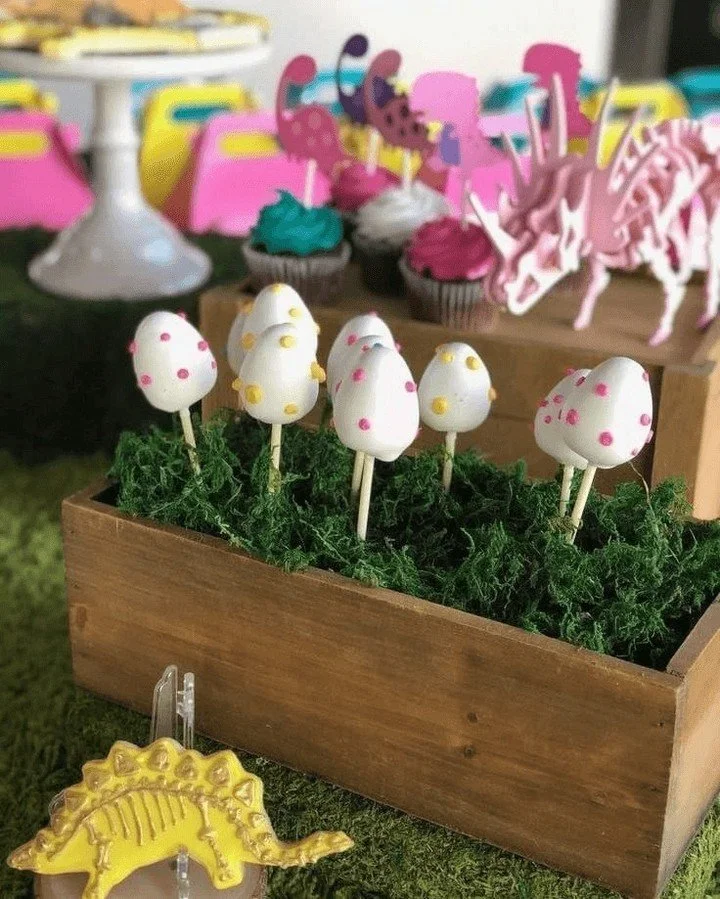 Wat als Pasen een prehistorisch avontuur wordt?

Dino's die eieren jagen in een warme tuin, voor een feest dat je kideren (en jij) nooit vergeten. Bij Wild Wishes cureren we dit voor topfamilies:puur plezier met een exclusieve twist. Beperkte spots v