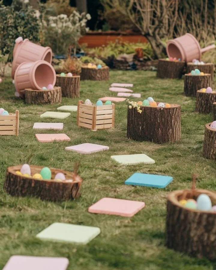 OFFICIEEL BERICHT VAN DE PAASHAAS 🐰

Na een grondige inspectie van:
&ndash; de tuin
&ndash; de bloemen
&ndash; de desserts (vooral de desserts)

heeft hij besloten dat dit een goedgekeurde verstopplek voor paaseieren is.

Hij liet nog &eacute;&eacut