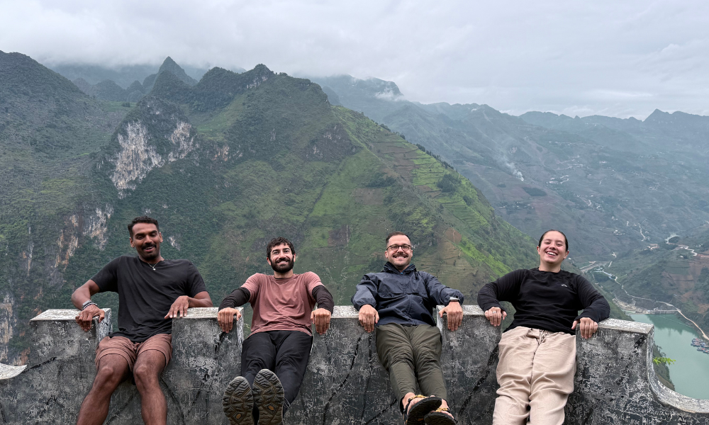 4 tourists in Vietnam