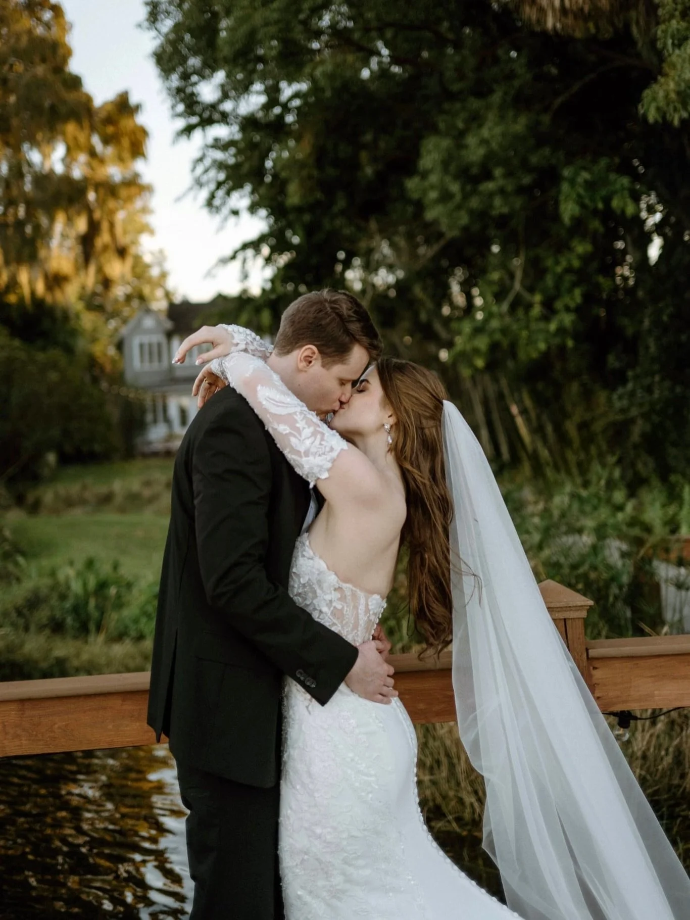 I truly can&rsquo;t think of anything that could have made this day more beautiful. Congratulations to the Walkers!

@capenhouse 
@agawloskiphotography 
@mallorytwin2 @awalker_22 
@lacewoodfilmco