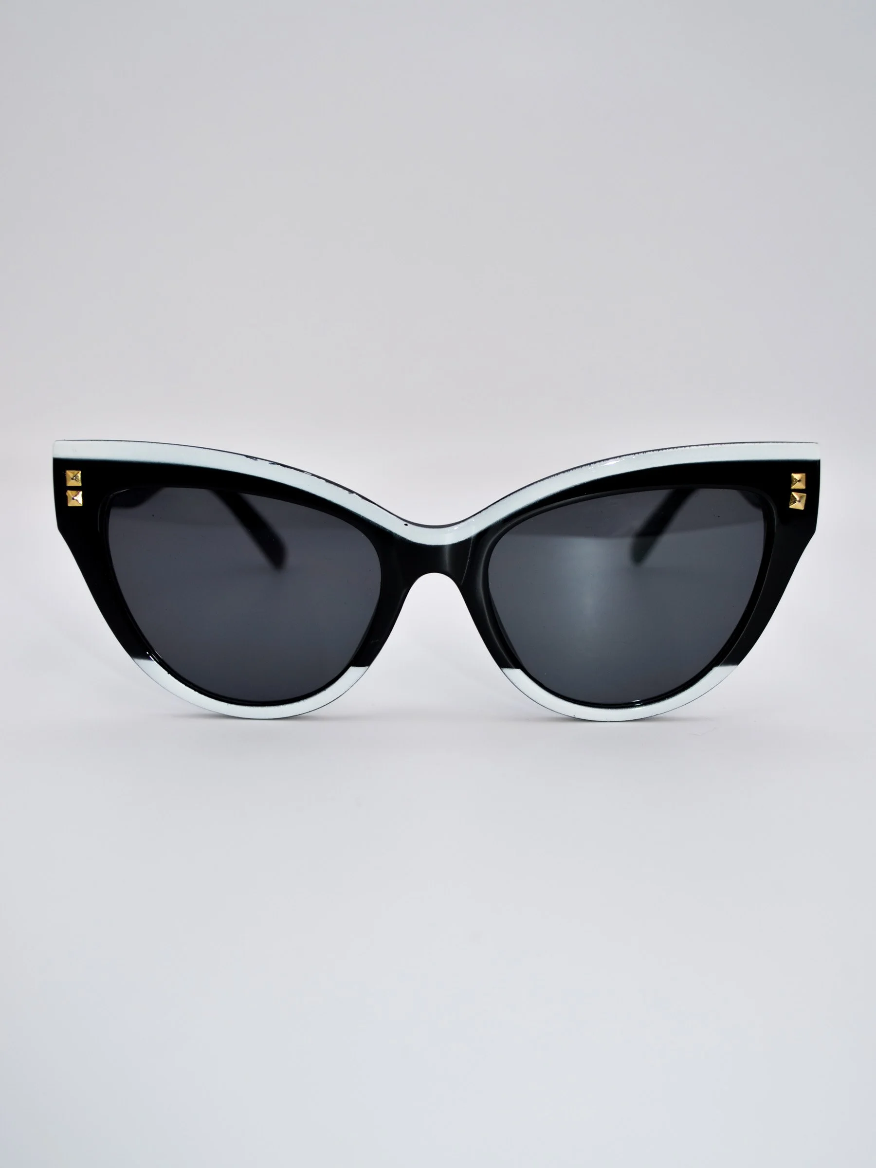 dana-yurglich-fashion-library-black-and-white-accent-cateye-sunglasses-accessory-fashion-rental-3.jpg