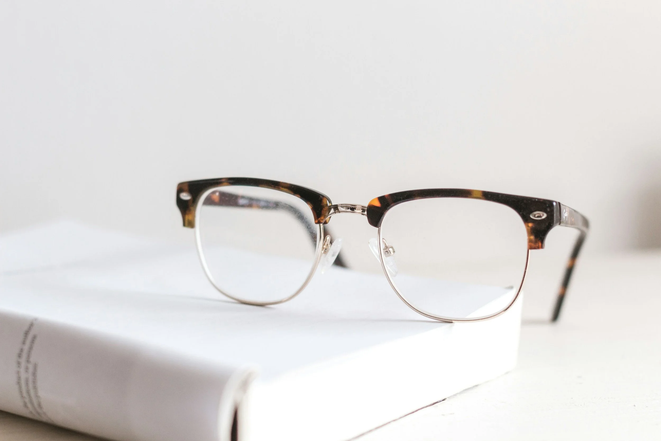 The Ultimate Guide to Proper Eyeglass Lens Care: Protecting Your Investment
