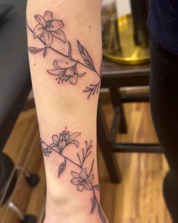 Some recent florals by the lovely Brittany Hamilton. 🌸🌹

To make your next appointment with Brittany please contact the studio directly or book online at: https://www.ardesignsnorthadams.com/brittany-hamilton

Contact:
bookingardesignsna@gmail.com
