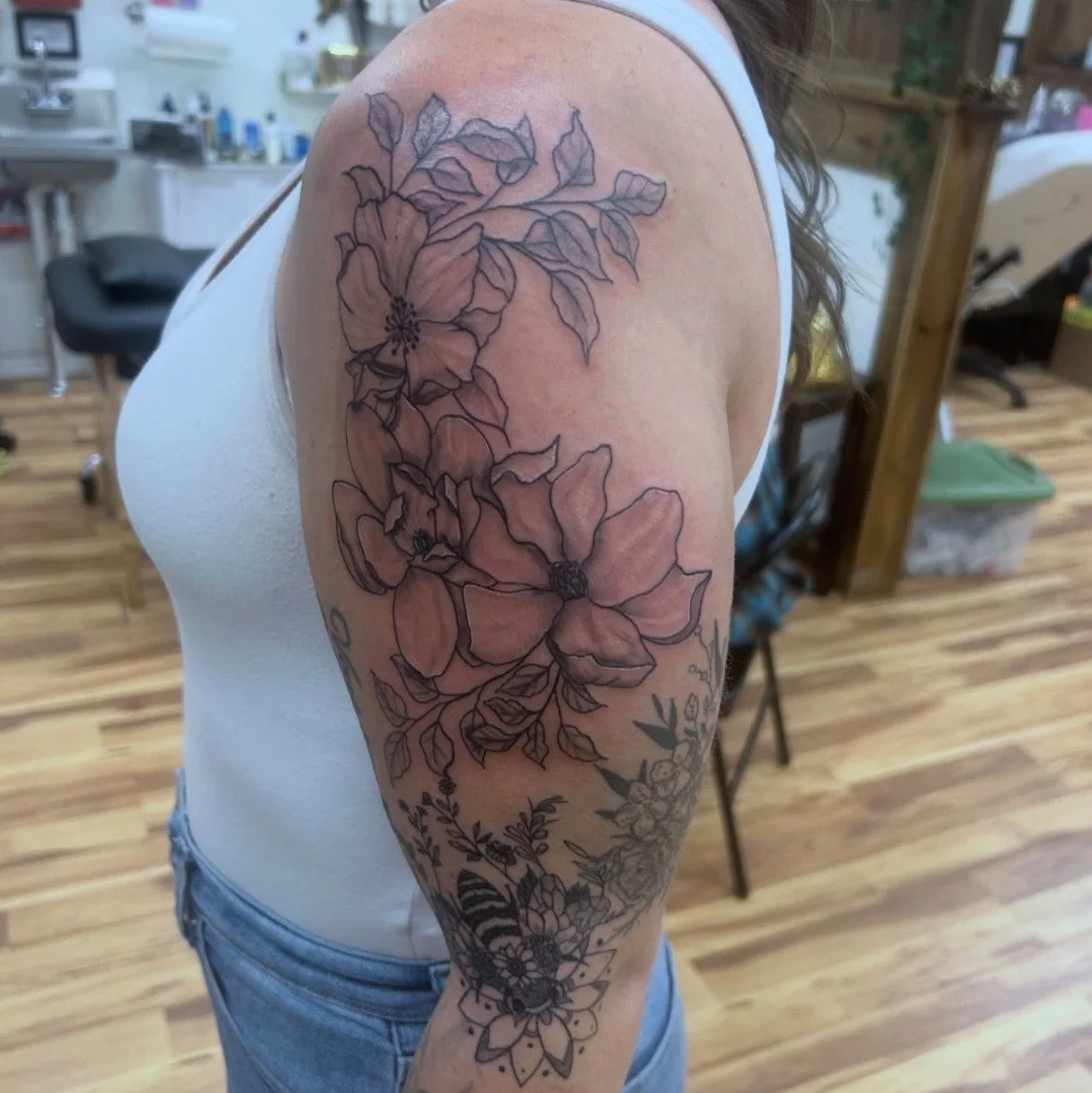 Some recent florals by Brittany Hamilton. 🌸🫶

To make your next appointment with Brittany please contact the studio directly or book online at: https://www.ardesignsnorthadams.com/brittany-hamilton

Contact:
bookingardesignsna@gmail.com
413-398-643