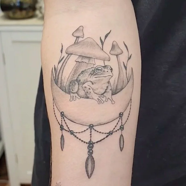 New ink by our very own Alexis Rosasco! 🐸✨

Ready to book your next appointment? Make an appointment with Alexis today at: https://www.ardesignsnorthadams.com/alexis-rosasco

Contact:
bookingardesignsna@gmail.com
413-398-6433
18 Holden St., North Ad