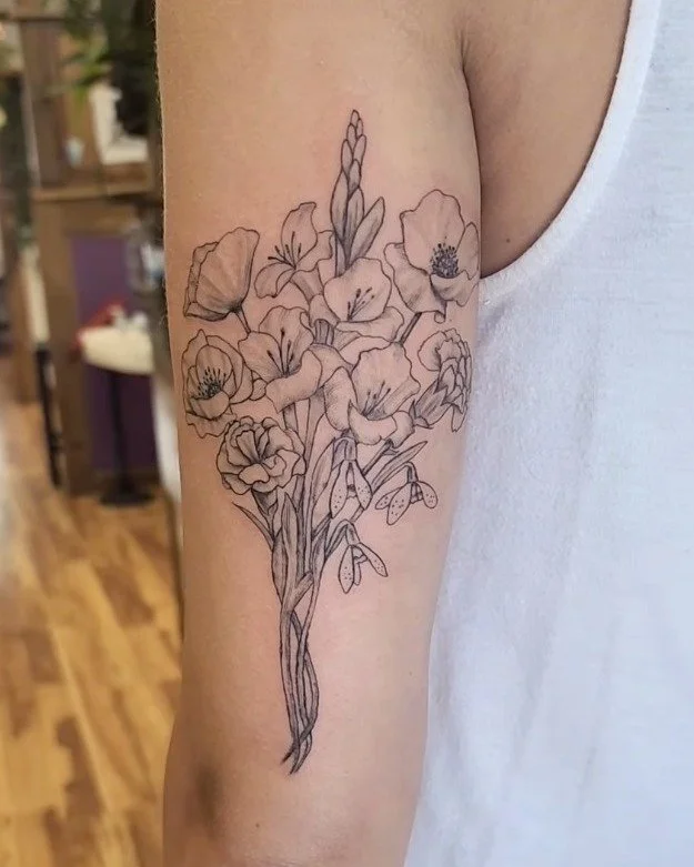 A delicate bouquet by Alexis Rosasco✨💐

Love fine-line tattoos? You're in luck! Book an appointment with Alexis today at: https://www.ardesignsnorthadams.com/alexis-rosasco

Contact:
bookingardesignsna@gmail.com
413-398-6433
18 Holden St., North Ada