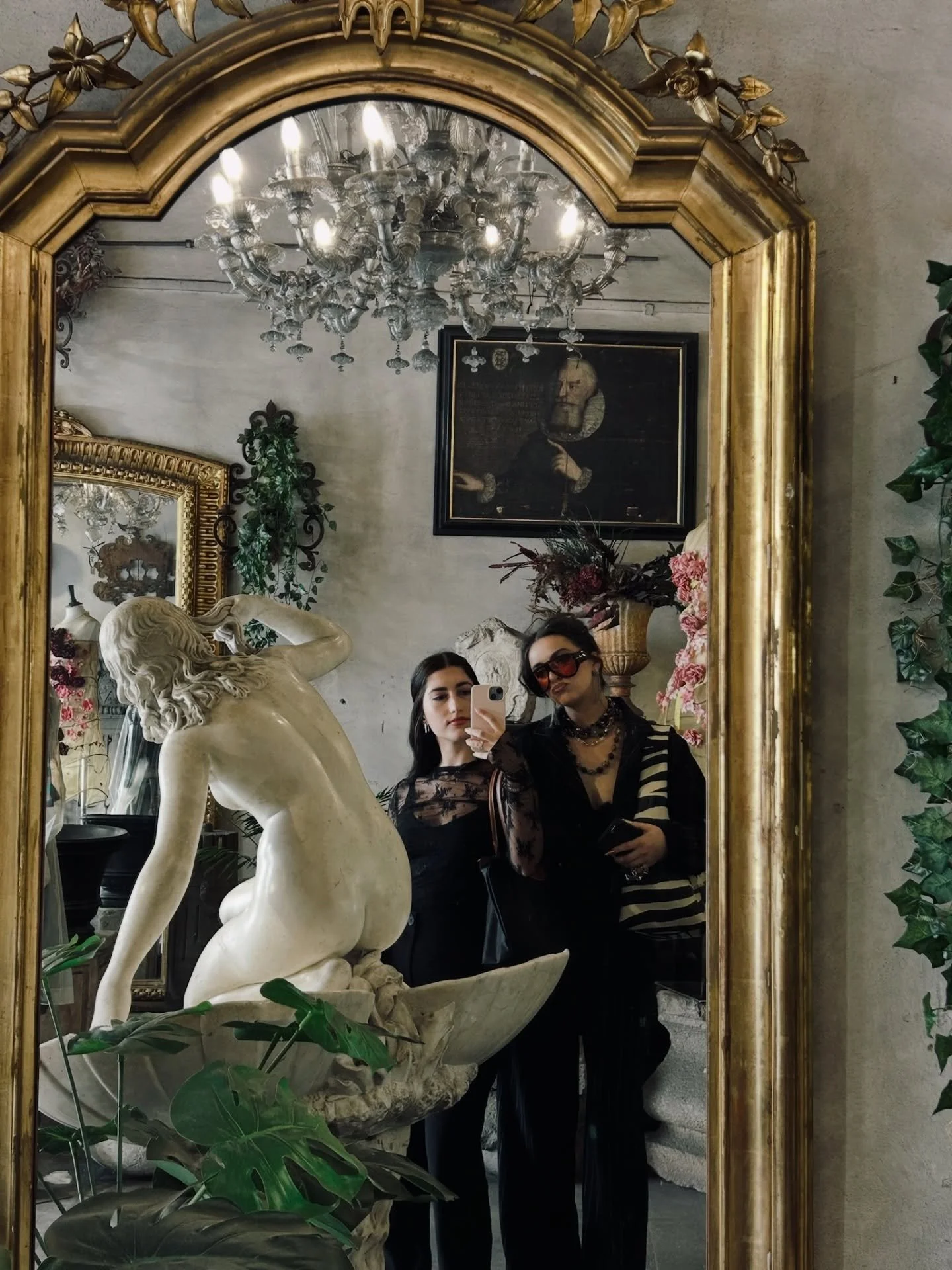 A year ago today&hellip; I packed my life into a suitcase (okay, two more than I was supposed to bring hahah) and moved to Florence 🇮🇹 !!!!!!!!! 

2025 was terrifying. Magical. Life-changing.
The Lord taught me that the unknown is where the beauty 