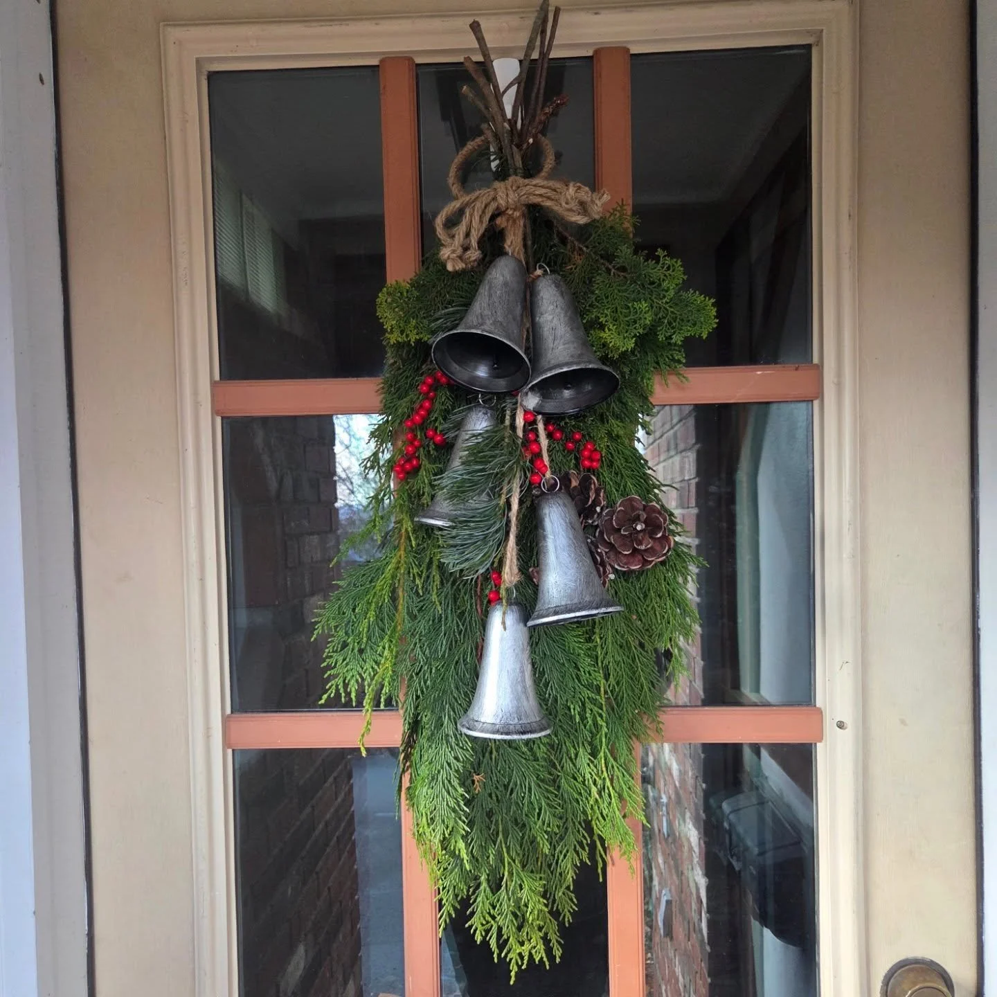 Wreath alternatives available by commission only! DM for pricing ☺️💓✨️🌲