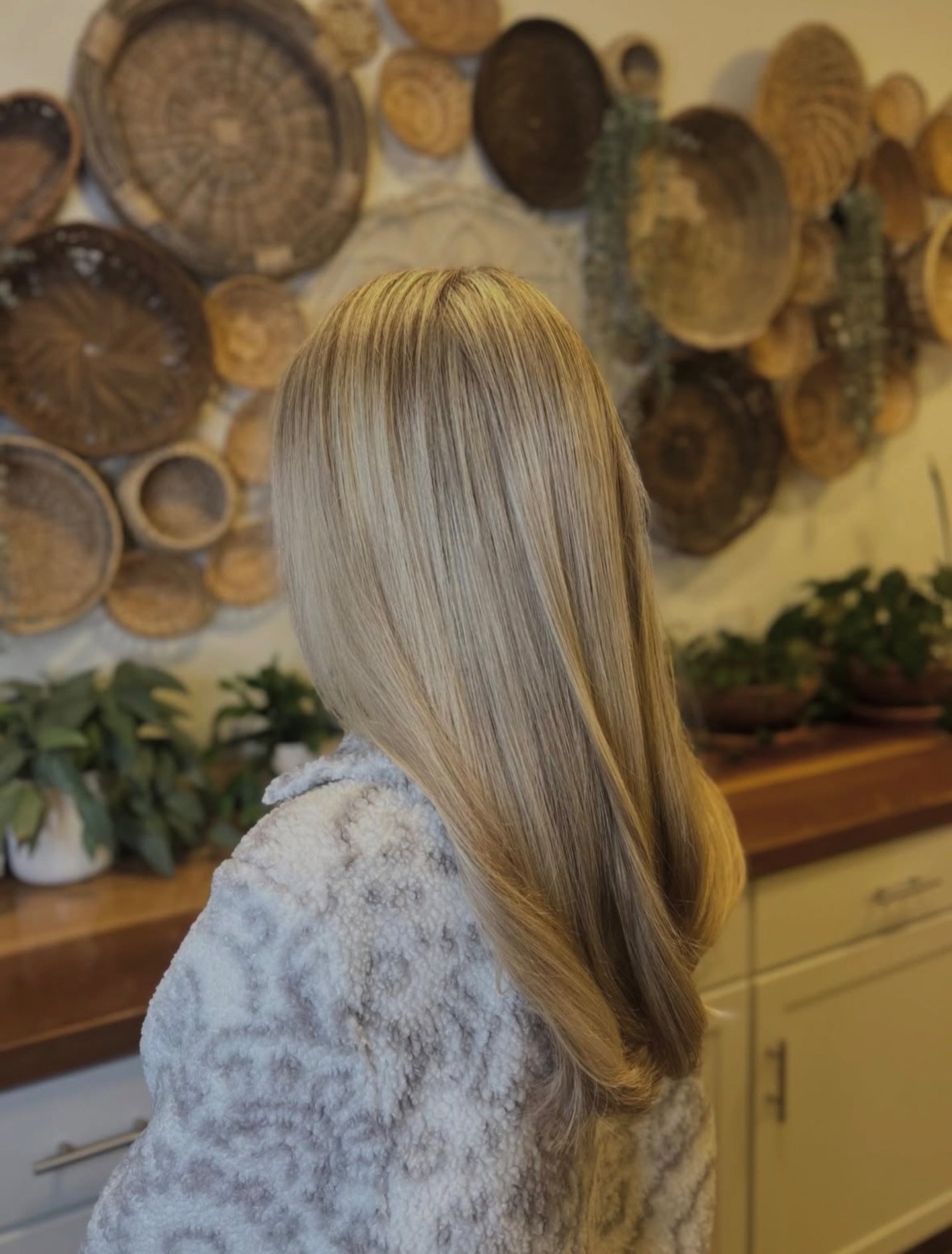 The dreamiest blonde @hair.by.ashleylunacruz 🤍

#njhair #njhairsalon