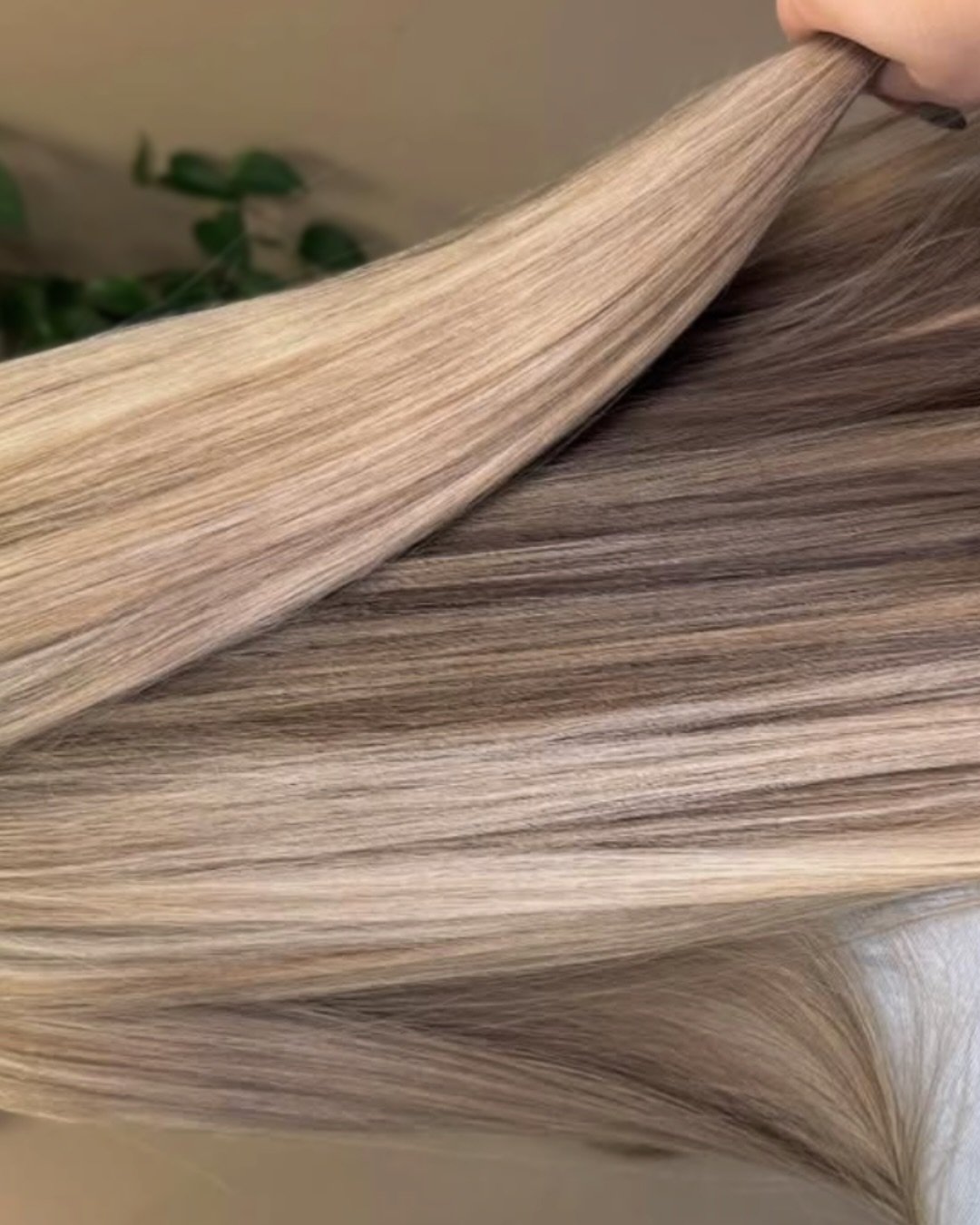 Before + After, the blendiest of blondes ❤️&zwj;🔥 @allthingsbeautybylinds 🪄 

#njhair #njhairsalon #newjerseyhairstylist