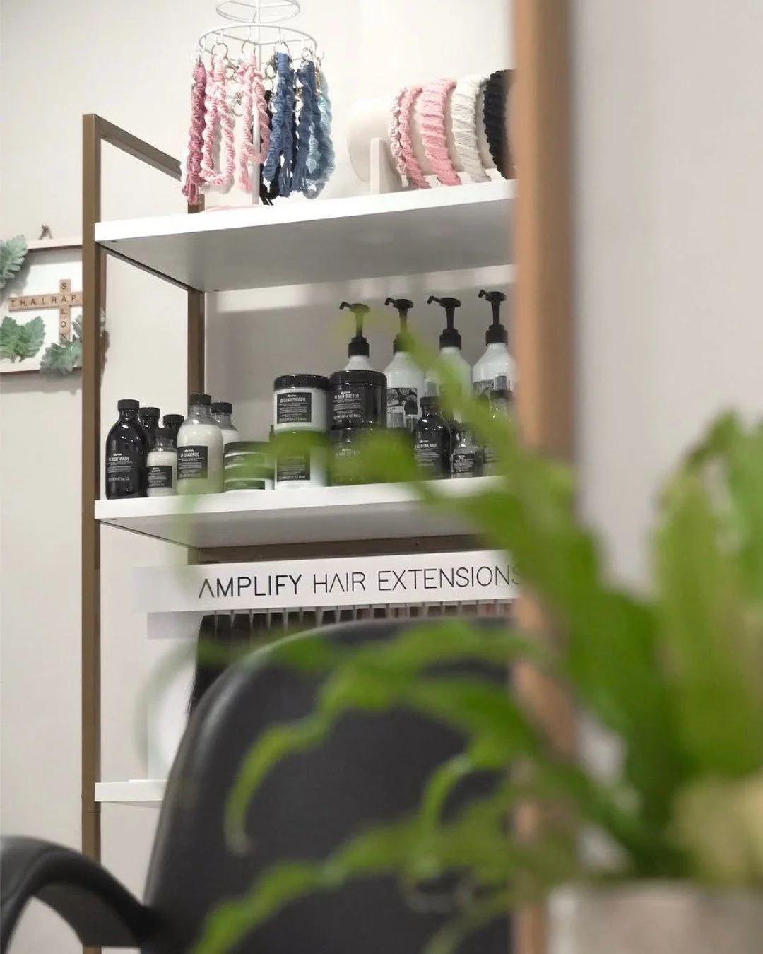 oi 🌿
formulated with roucou oil, rich in antioxidants, this collection strengthens and adds incredible shine without weighing the hair down.

it&rsquo;s one of my go-to recommendations for maintaining smoothness and vibrancy at home.

because your c